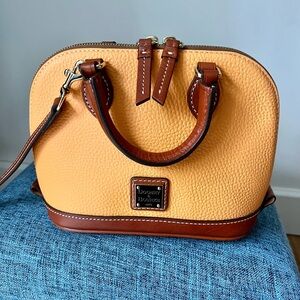 Small Dooney & Bourke Canteloupe Pebbled Leather Dome Zip Zip with Brown Trim